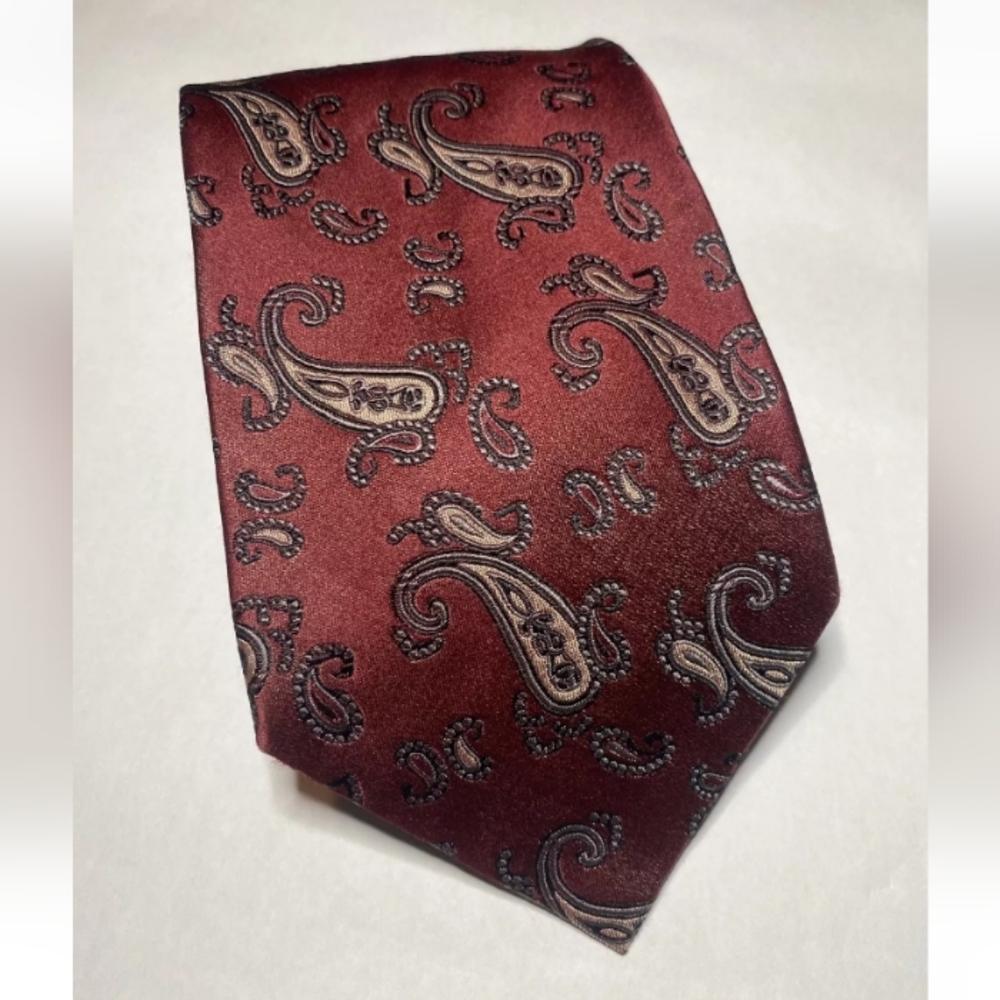 Fabio Fazio Men’s Necktie 100% Silk Red With Tan & Black Paisley Print Tie